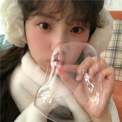 花落水流红
